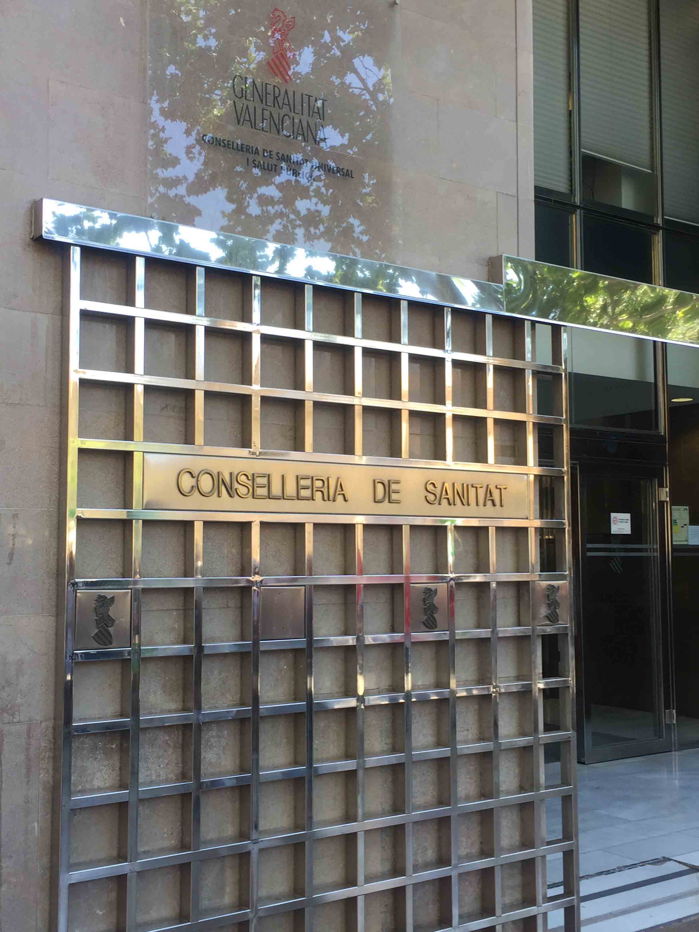 puerta principal de la conselleria de sanidad